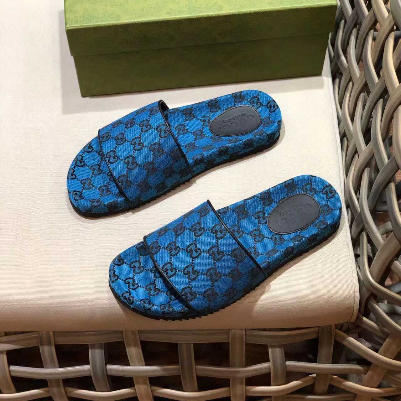 Gucci Men's GG Canvas Slide Sandal - EUR FASHION