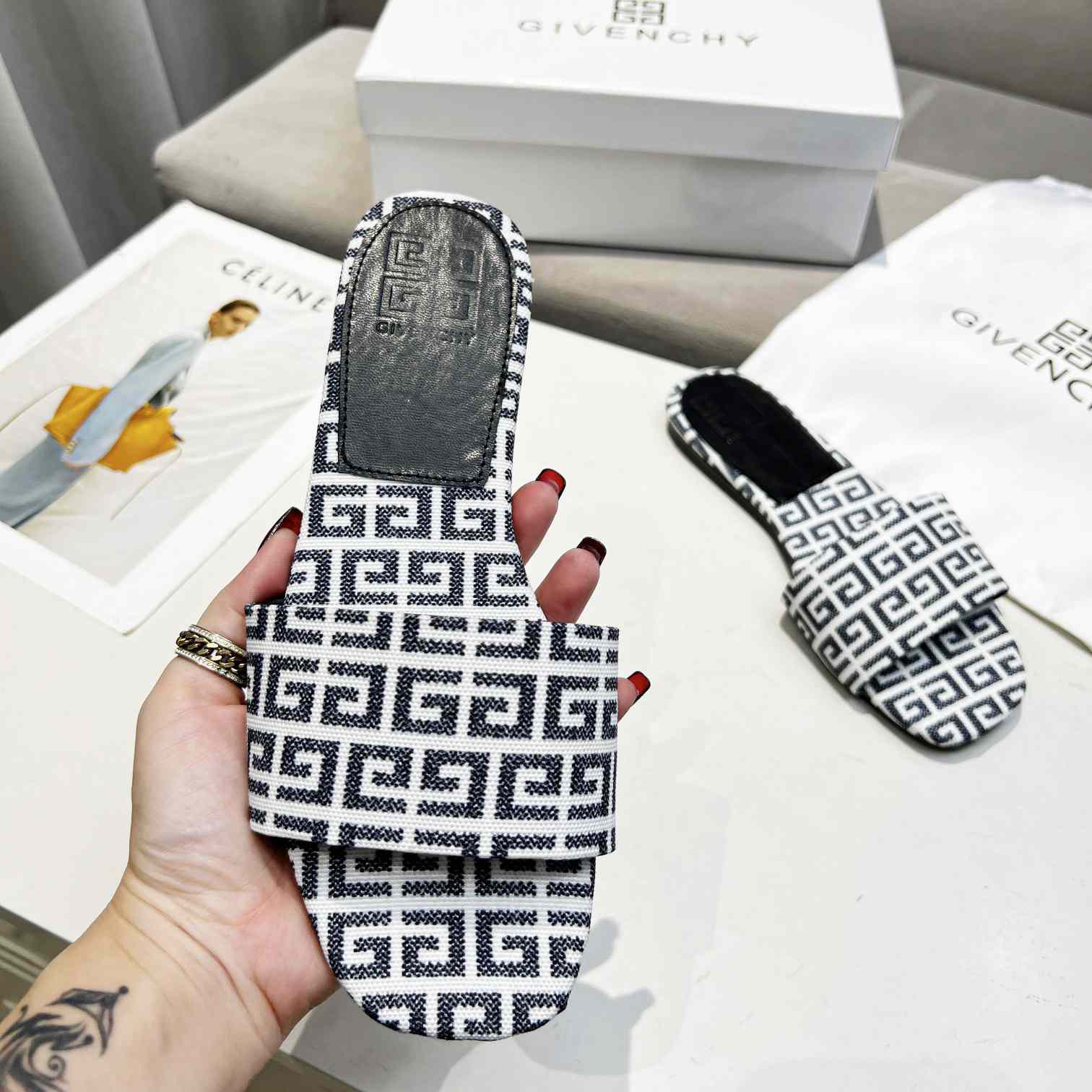 Givenchy 4G Flat Mule Sandals - EUR FASHION