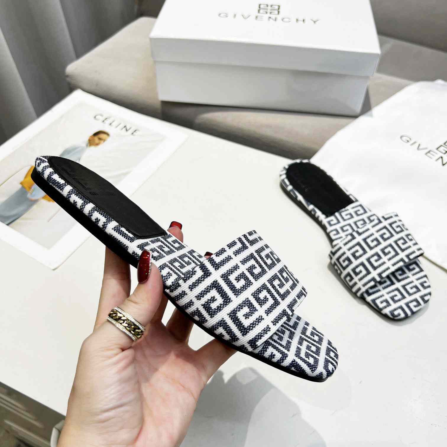 Givenchy 4G Flat Mule Sandals - EUR FASHION