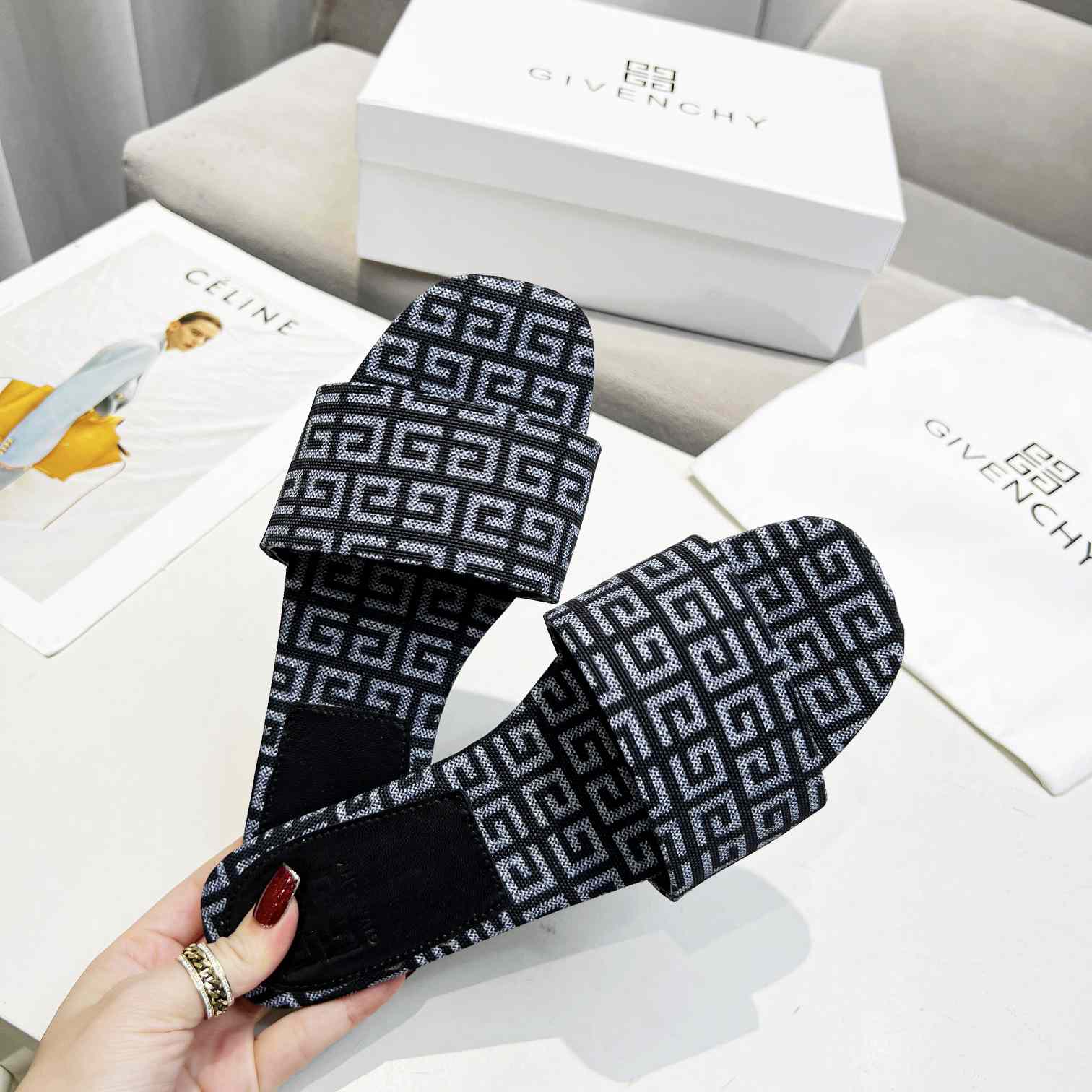 Givenchy 4G Flat Mule Sandals - EUR FASHION