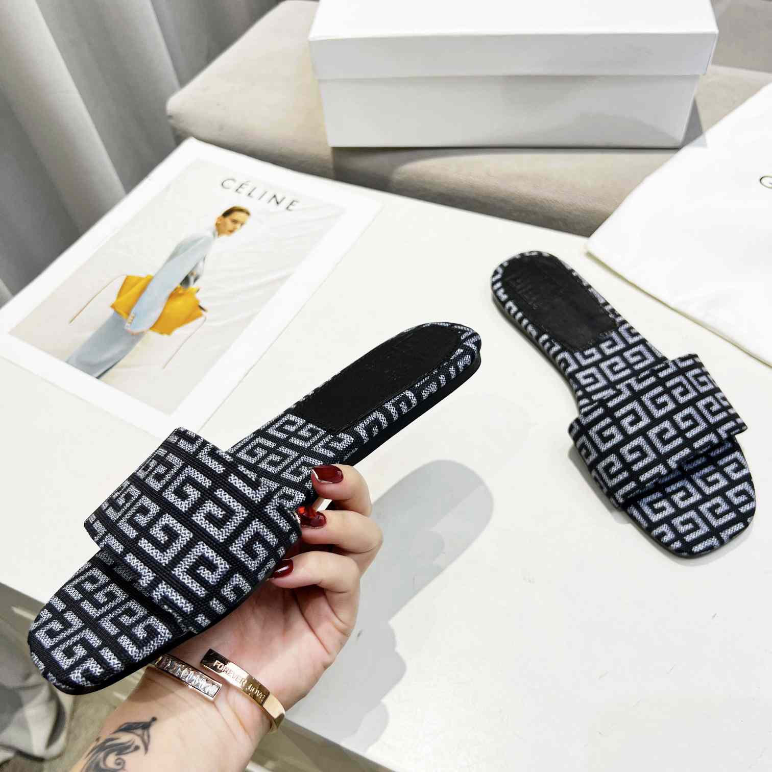 Givenchy 4G Flat Mule Sandals - EUR FASHION
