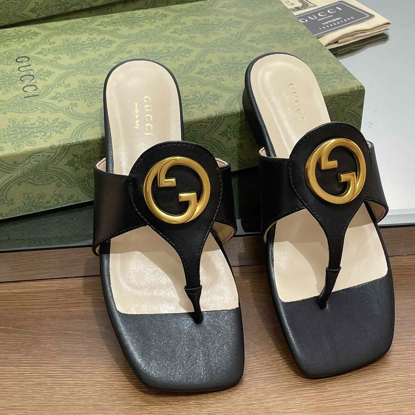 Gucci Women's Gucci Blondie Thong Sandal - EUR FASHION