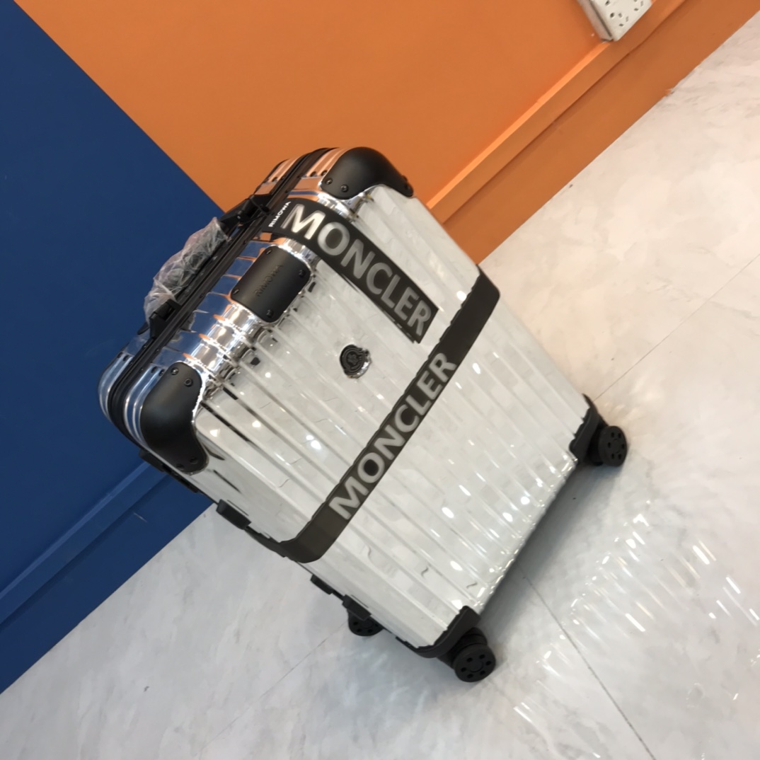 Moncler Genius Moncler Rimowa 'Reflection' Silver Suitcase - EUR FASHION