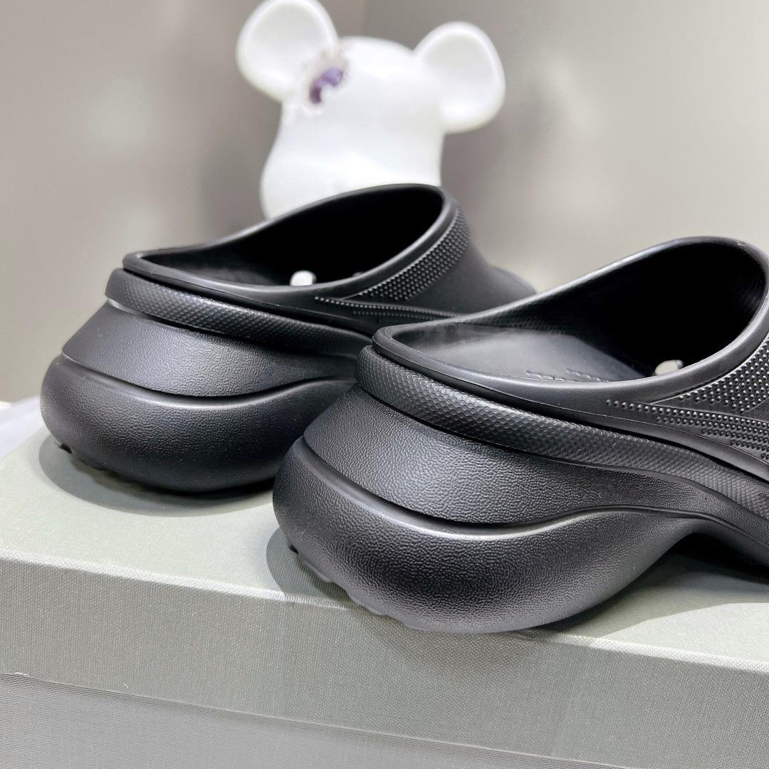 Balenciaga Women's Pool Crocs™ Slide Sandal In Black  - EUR FASHION