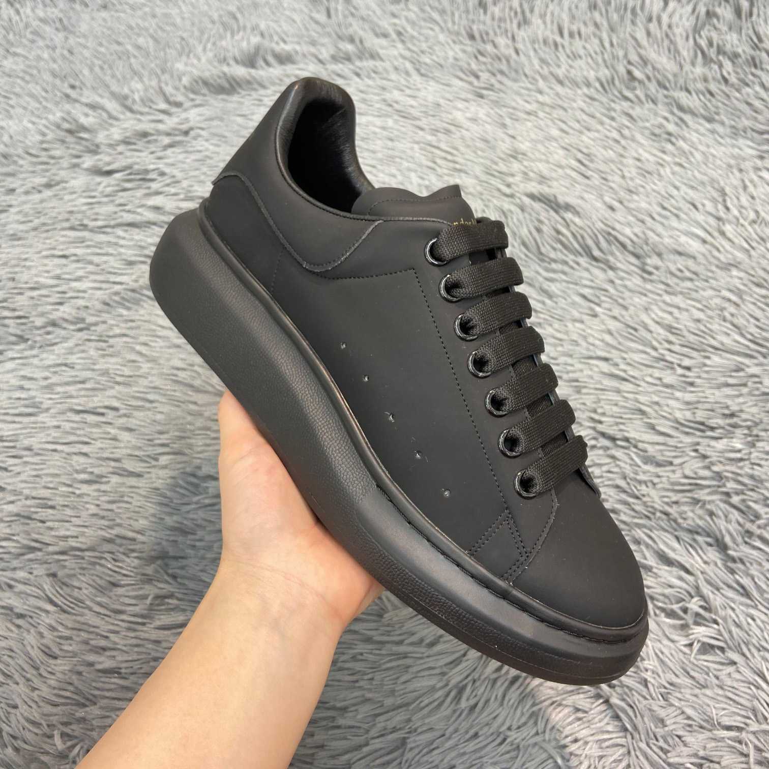 Alexander Mqueen Oversized Sneaker In Black - EUR FASHION
