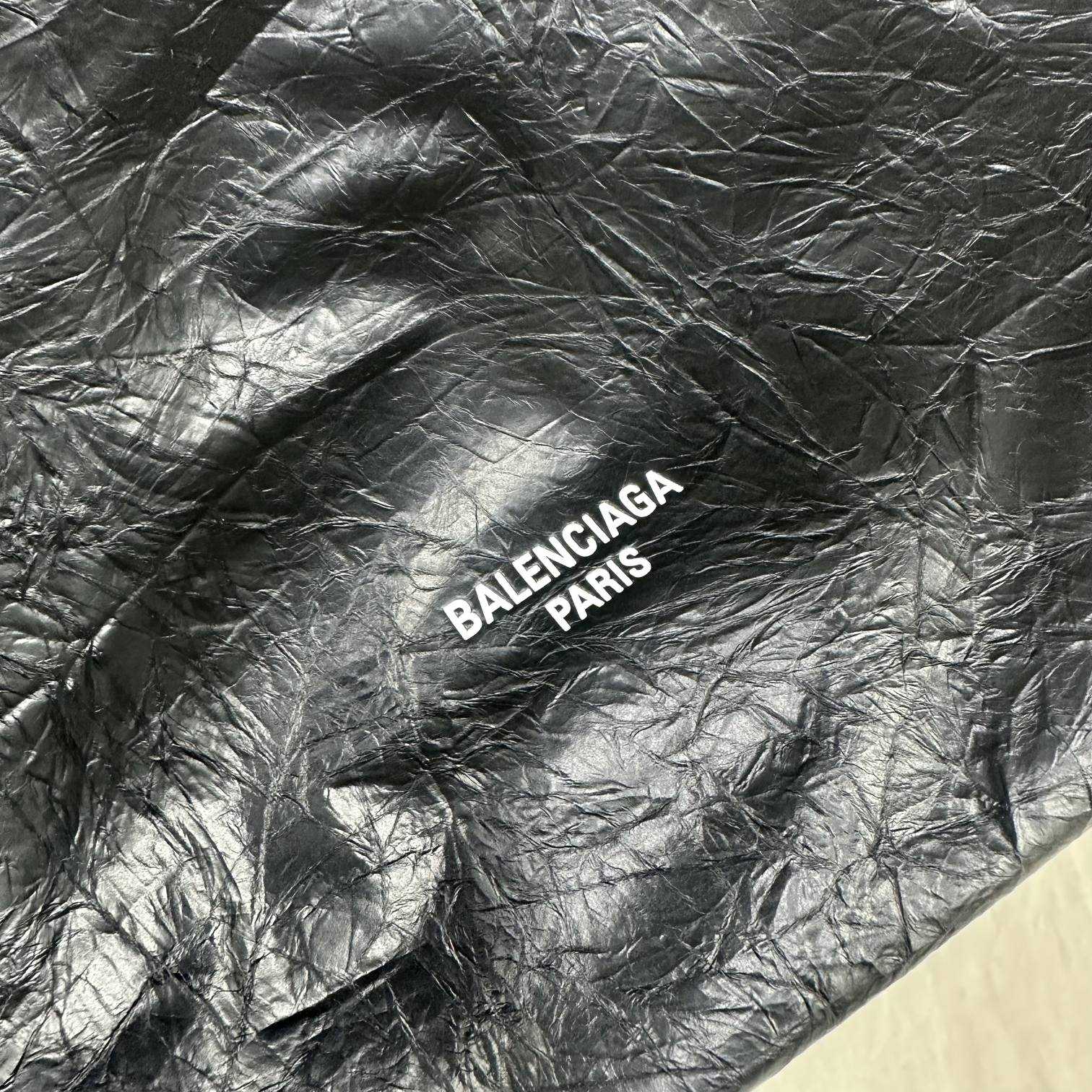 Balenciaga Women's Crush Medium Tote Bag In Black(39-46-14cm) - EUR FASHION
