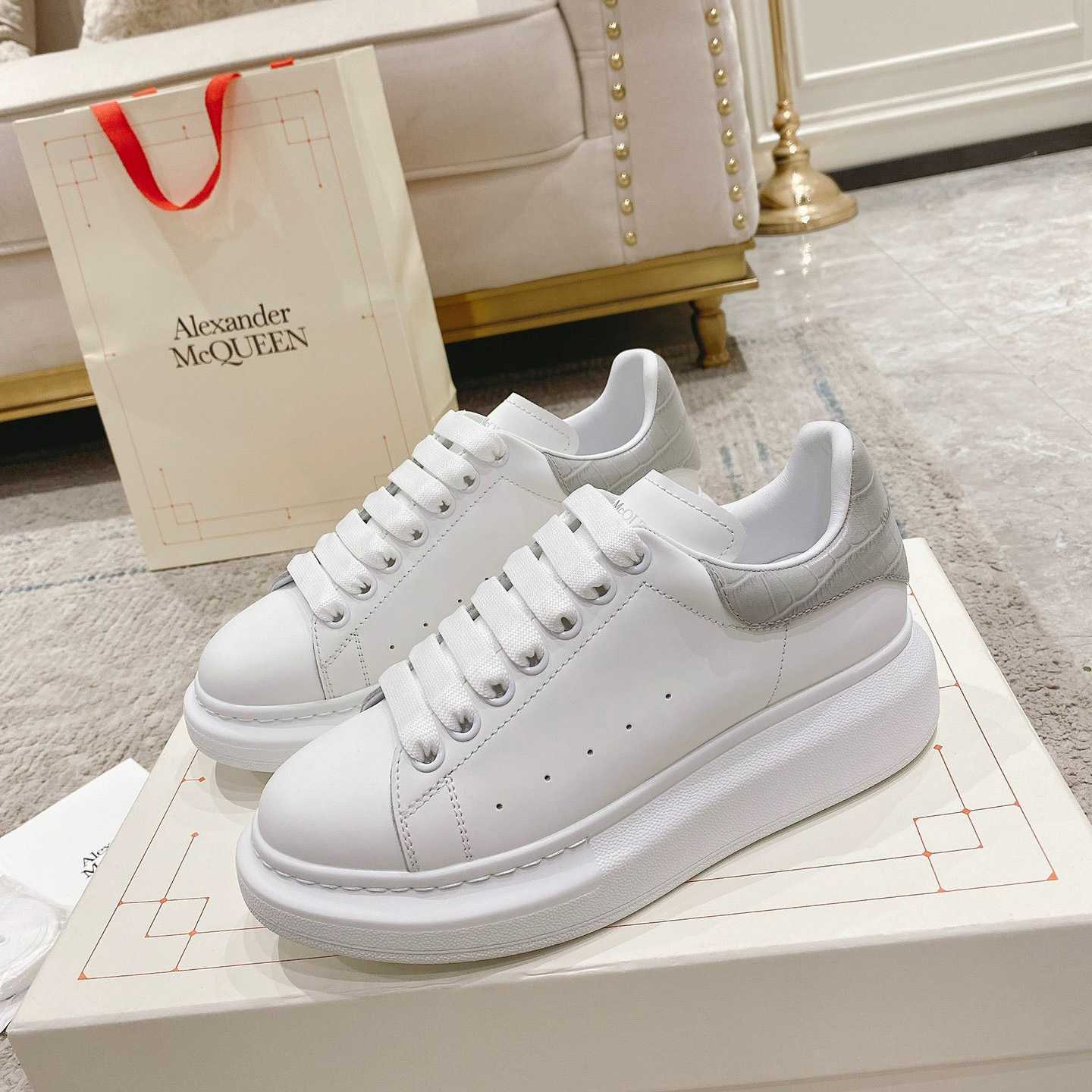 Alexander Mqueen Oversized Sneaker In White/Grey - EUR FASHION