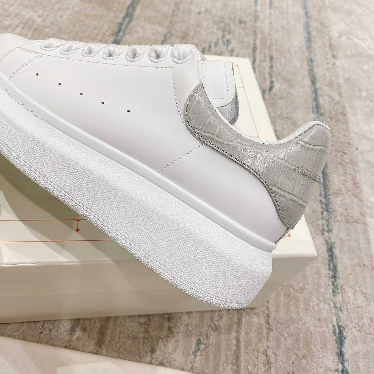 Alexander Mqueen Oversized Sneaker In White/Grey - EUR FASHION