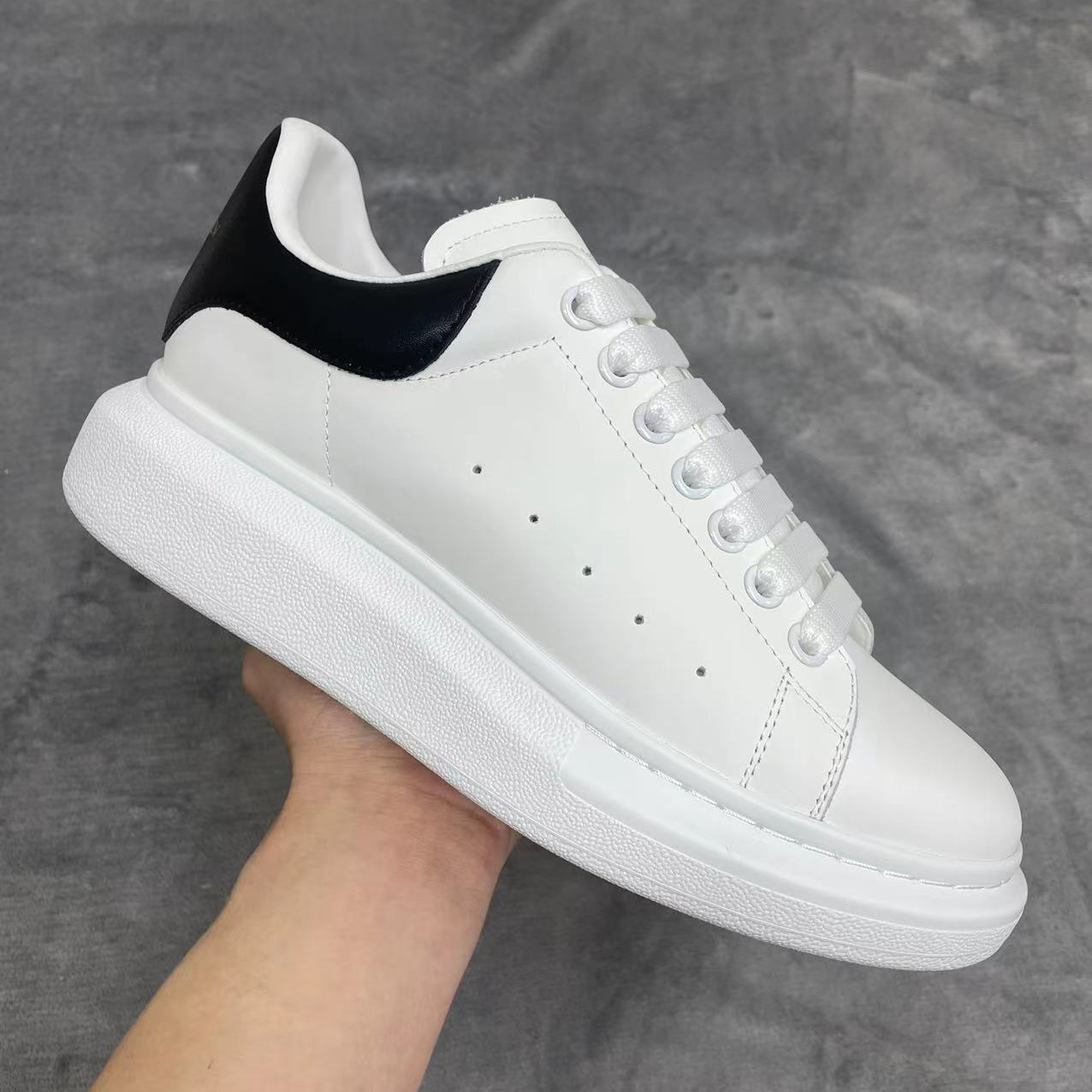 Alexander Mqueen Oversized Sneaker In White - EUR FASHION