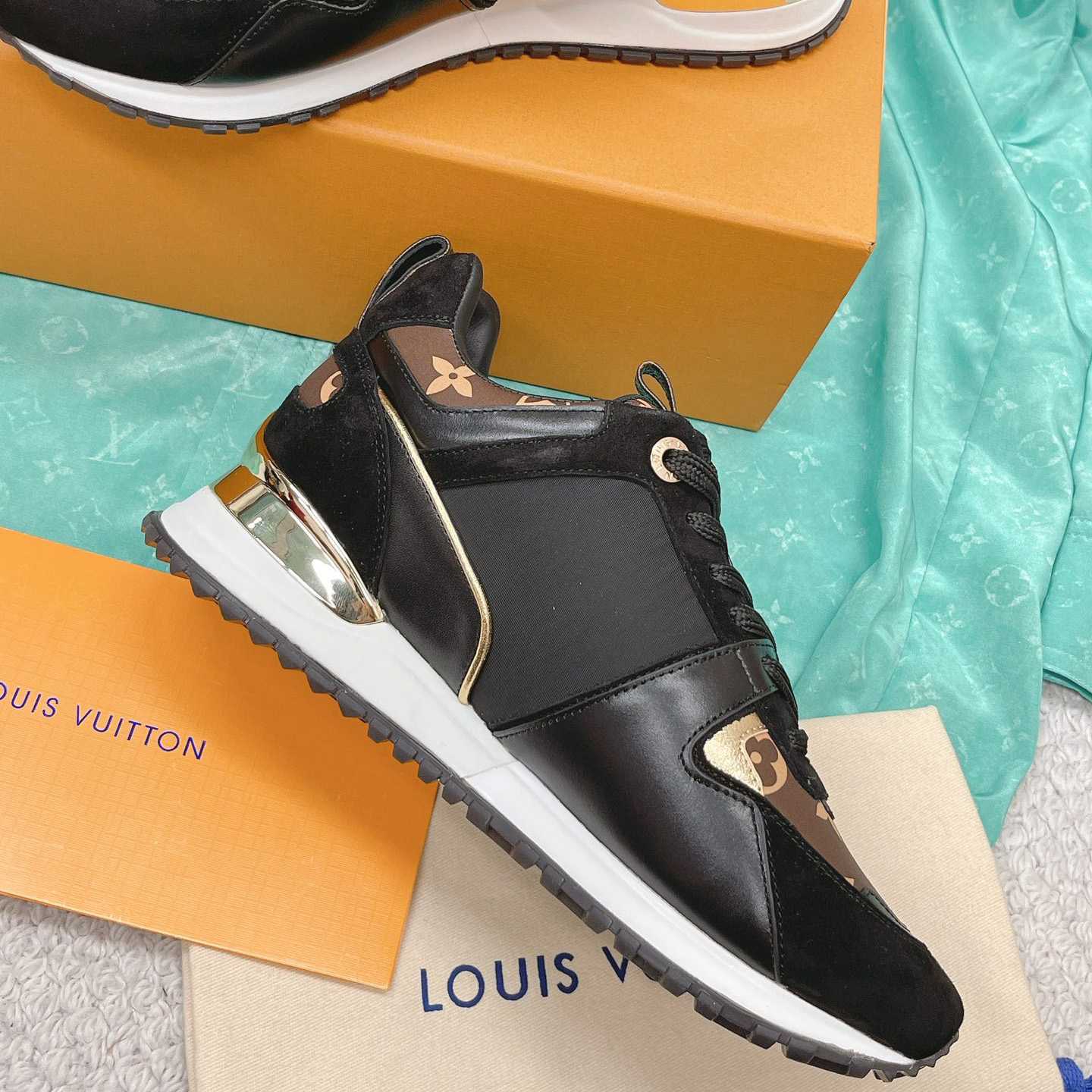 Louis Vuitton Run Away Sneaker      1AAP3D - EUR FASHION