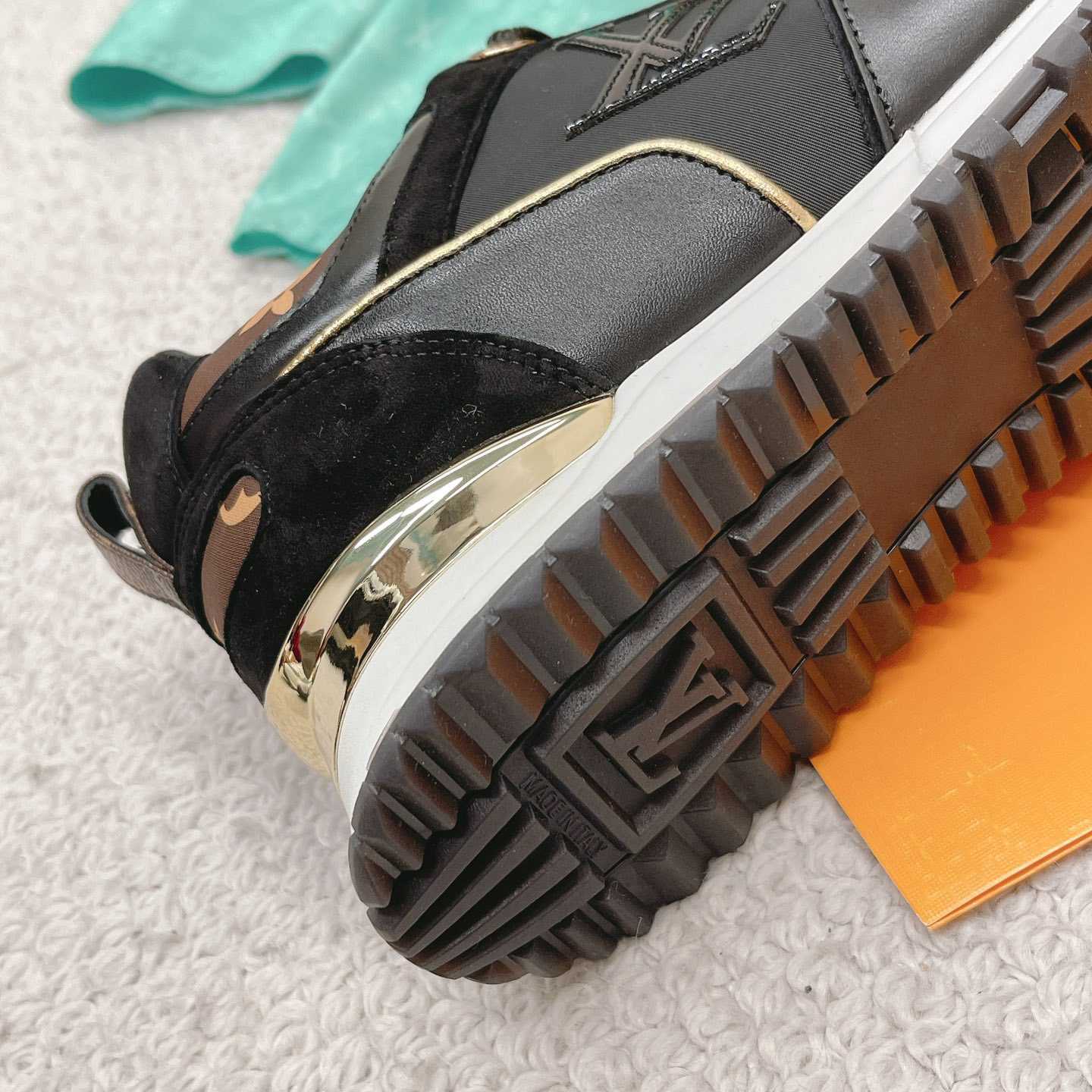 Louis Vuitton Run Away Sneaker      1AAP3D - EUR FASHION