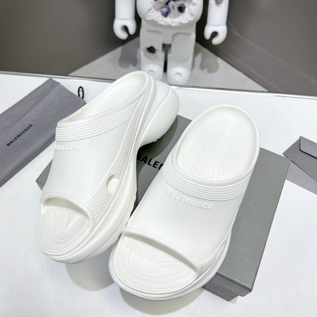 Balenciaga Women's Pool Crocs™ Slide Sandal In White - EUR FASHION