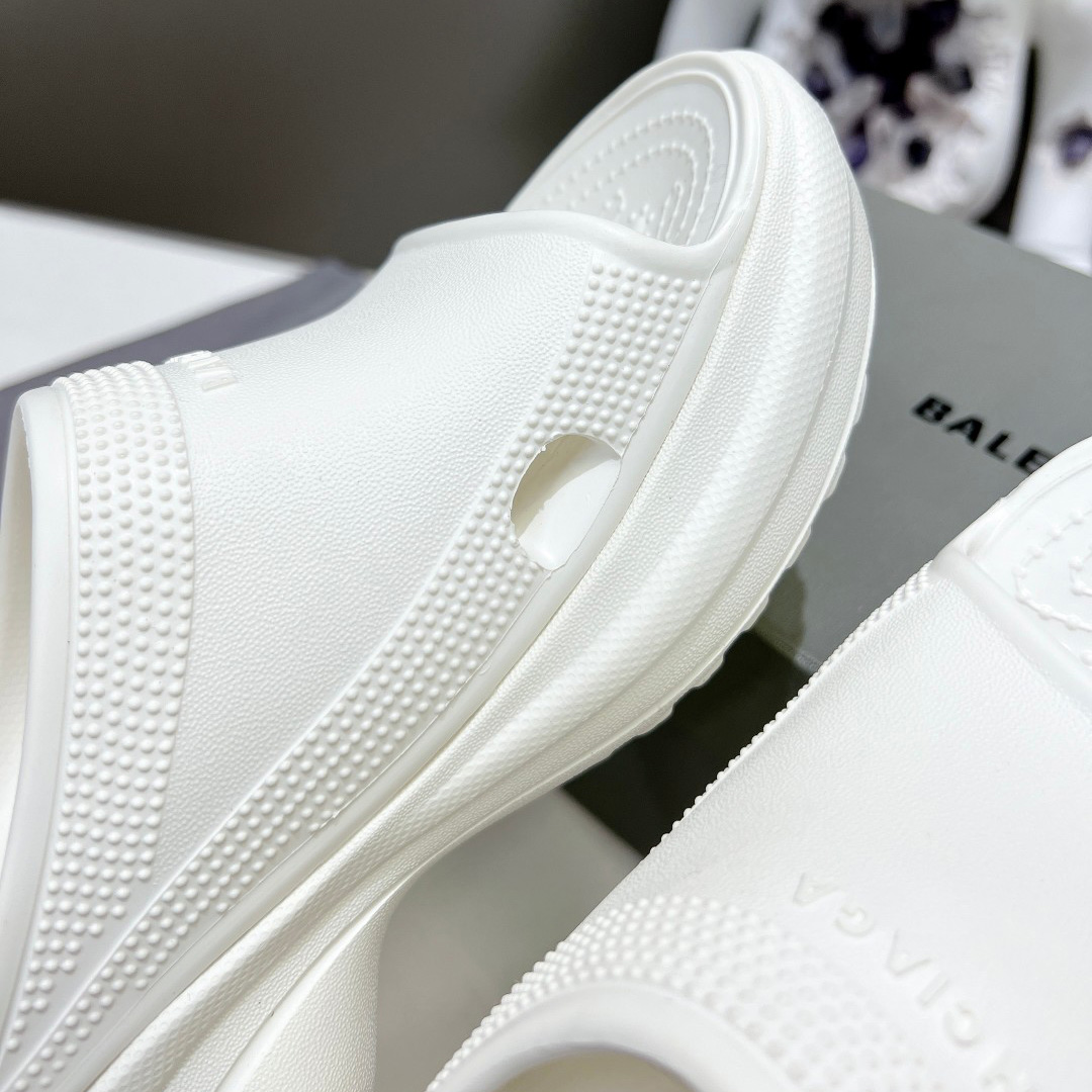 Balenciaga Women's Pool Crocs™ Slide Sandal In White - EUR FASHION