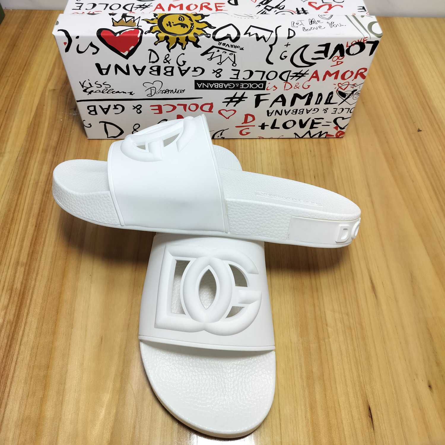 Dolce & Gabbana Rubber Beachwear Slides With DG Millennials Logo - EUR FASHION