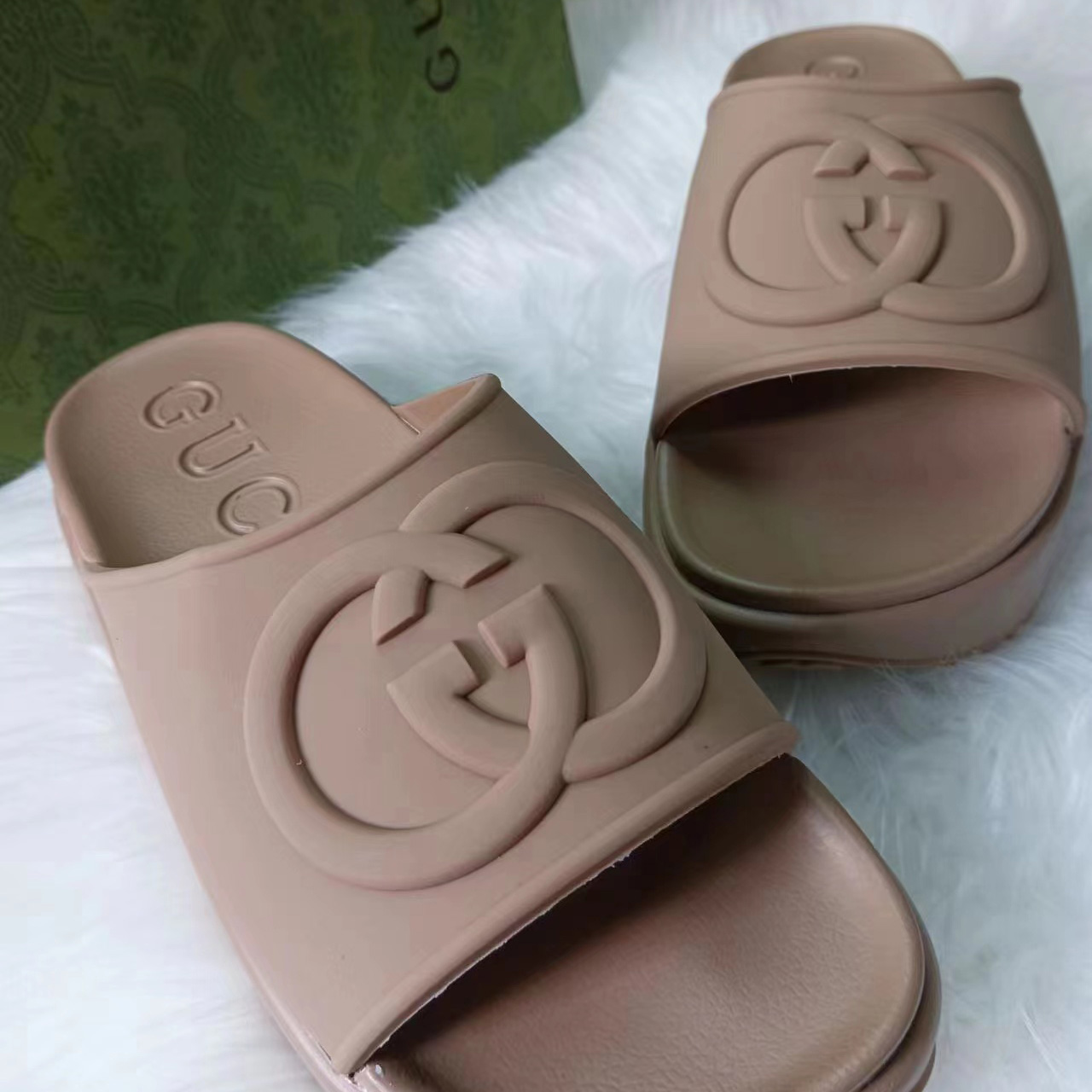 Gucci Interlocking G Slide Sandal  - EUR FASHION
