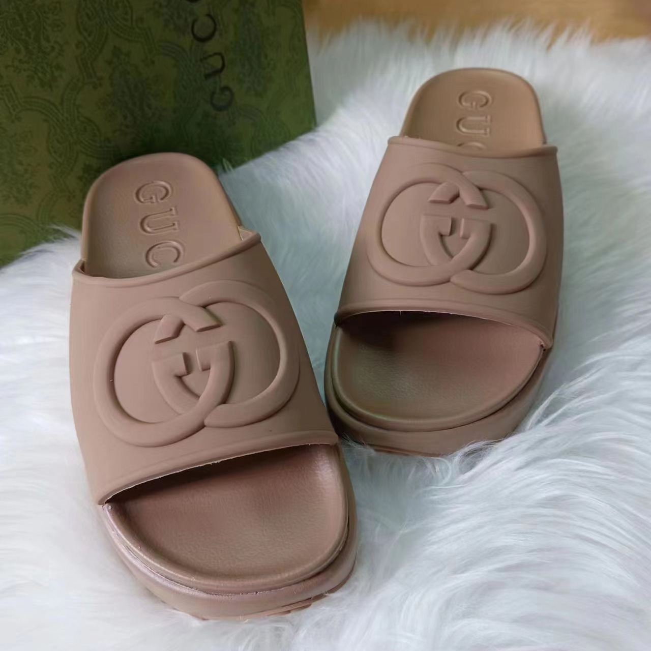 Gucci Interlocking G Slide Sandal  - EUR FASHION