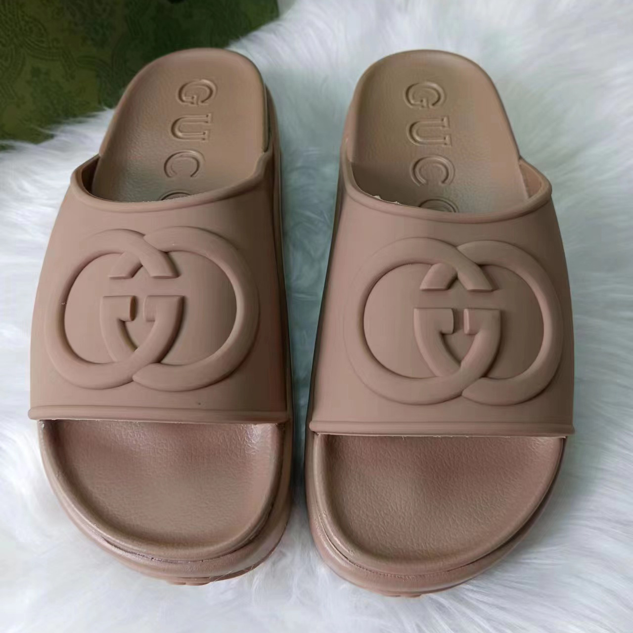 Gucci Interlocking G Slide Sandal  - EUR FASHION