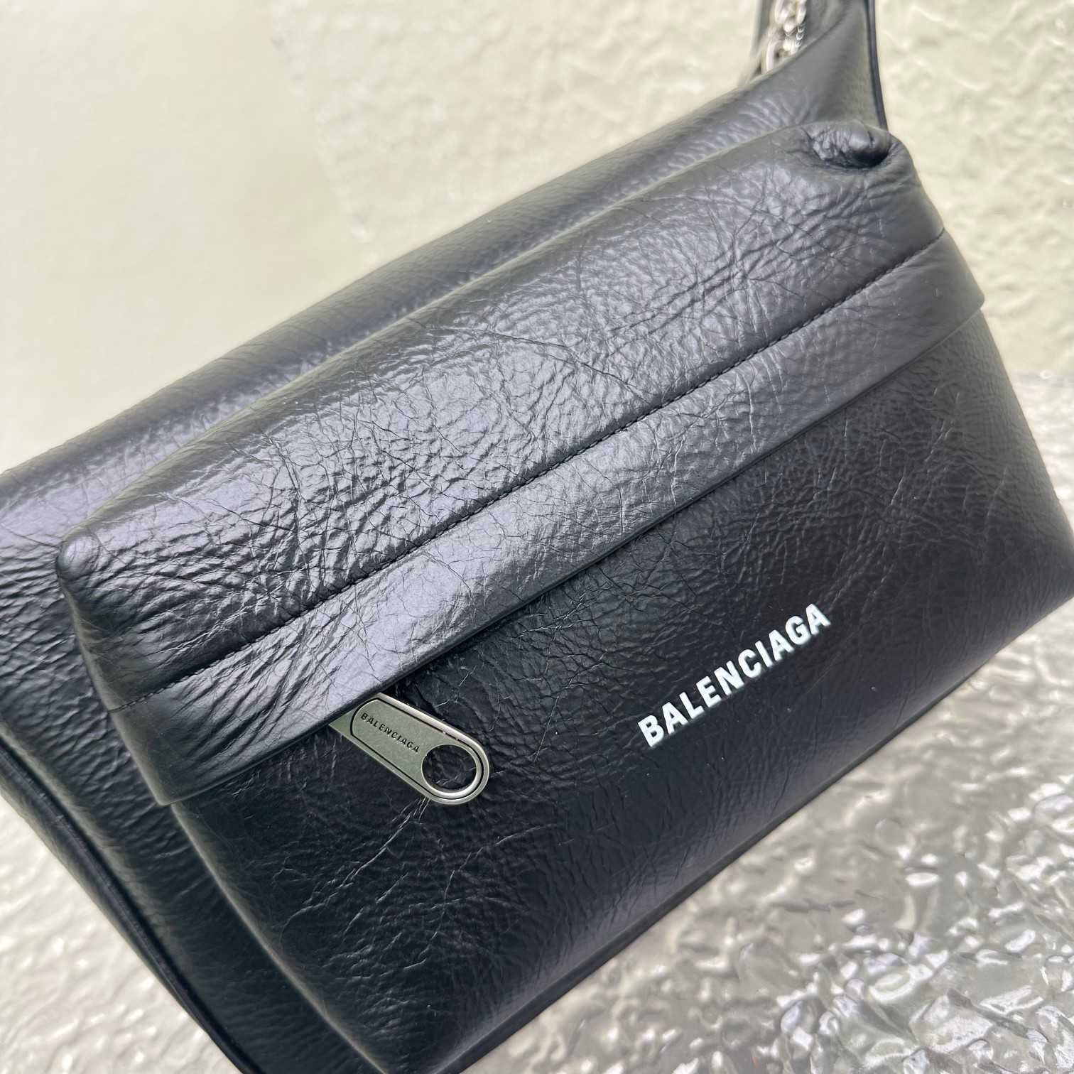 Balenciaga Raver Medium Bag With Handle In Black - EUR FASHION