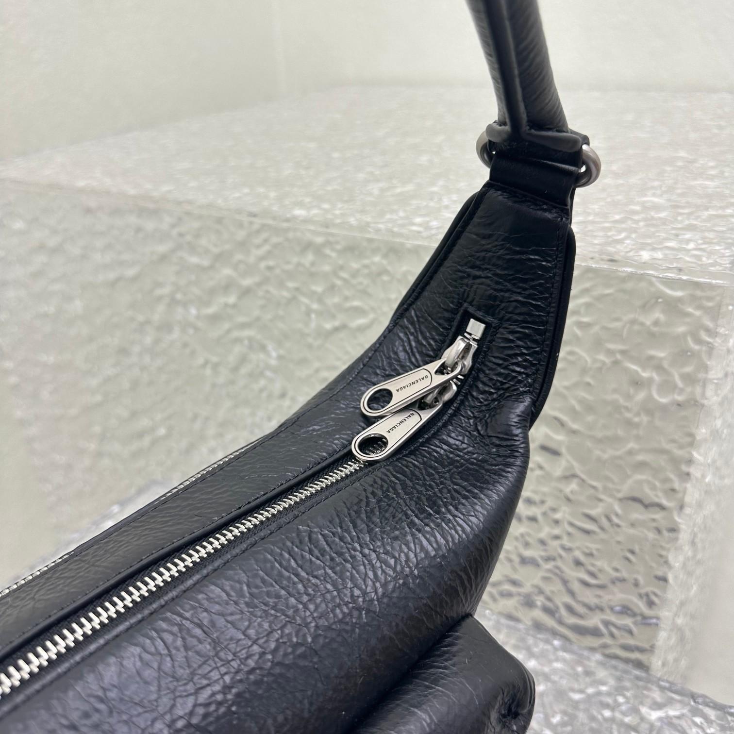 Balenciaga Raver Medium Bag With Handle In Black - EUR FASHION