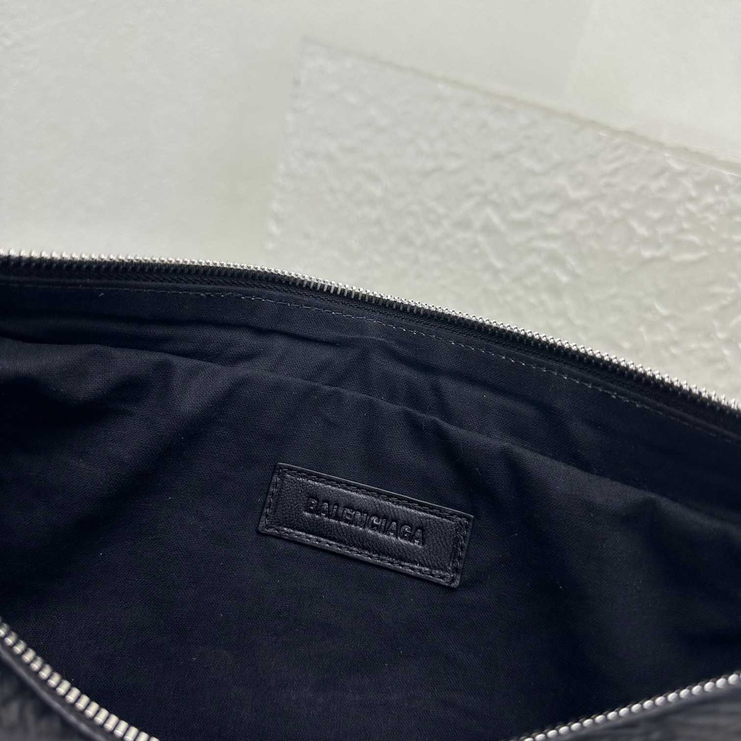 Balenciaga Raver Medium Bag With Handle In Black - EUR FASHION