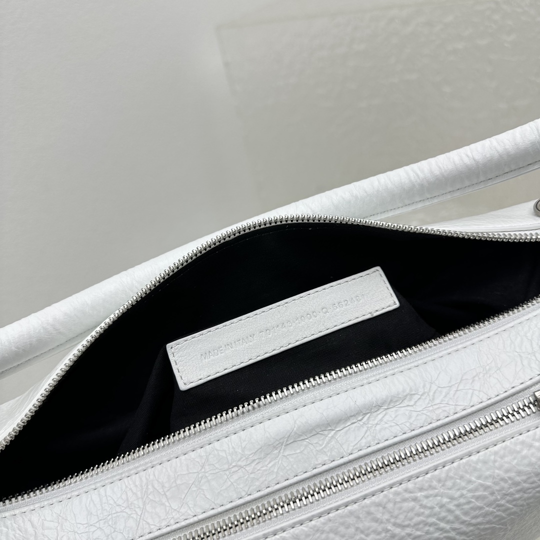 Balenciaga Raver Medium Bag With Handle In White - EUR FASHION
