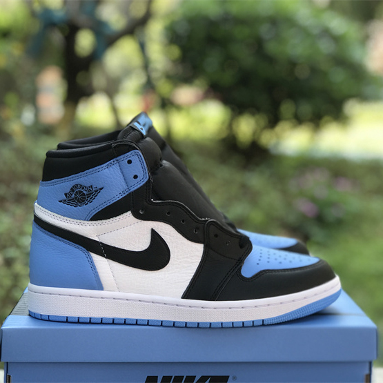  Air Jordan 1 High OG “UNC Toe” Sneaker     DZ5485-400 - EUR FASHION