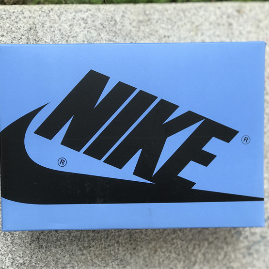  Air Jordan 1 High OG “UNC Toe” Sneaker     DZ5485-400 - EUR FASHION