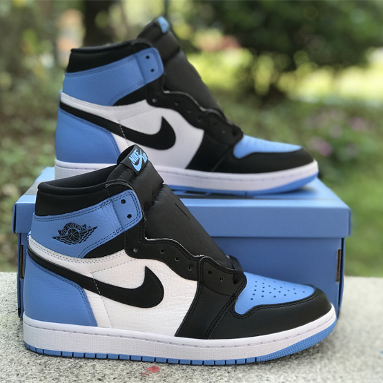  Air Jordan 1 High OG “UNC Toe” Sneaker     DZ5485-400 - EUR FASHION