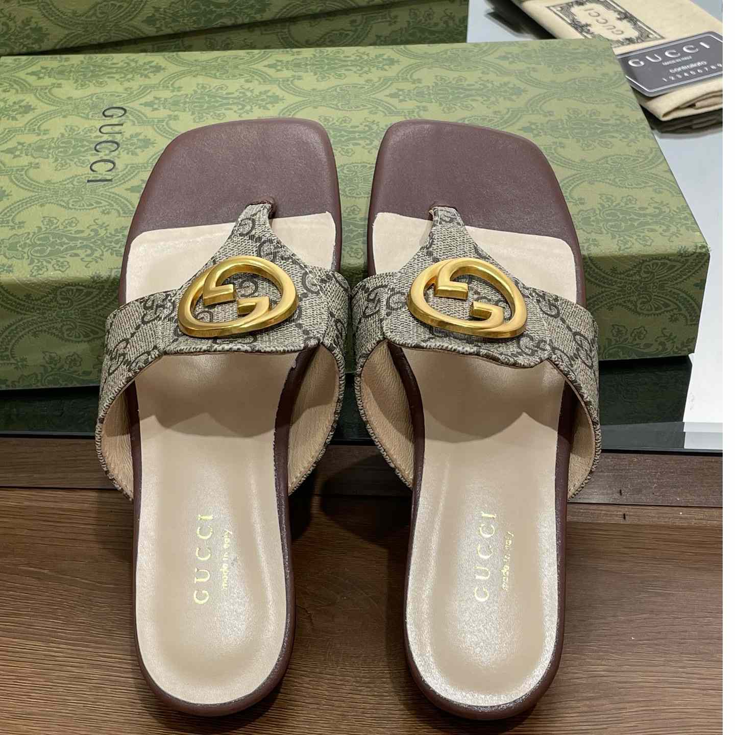 Gucci Womens Gucci Blondie Thong Sandal - EUR FASHION