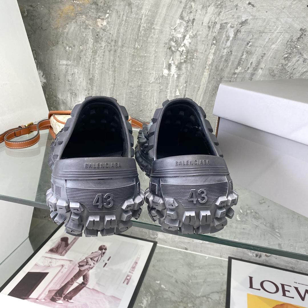 Balenciaga Defender Clog In Black Rubber - EUR FASHION
