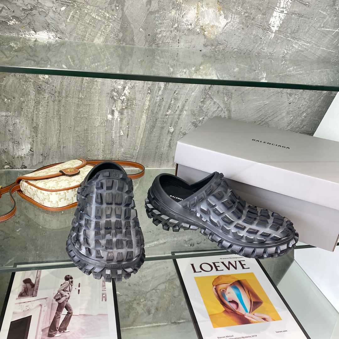 Balenciaga Defender Clog In Black Rubber - EUR FASHION