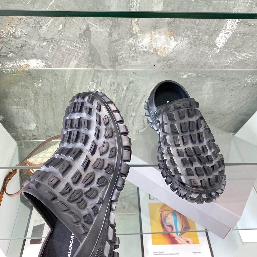 Balenciaga Defender Clog In Black Rubber - EUR FASHION