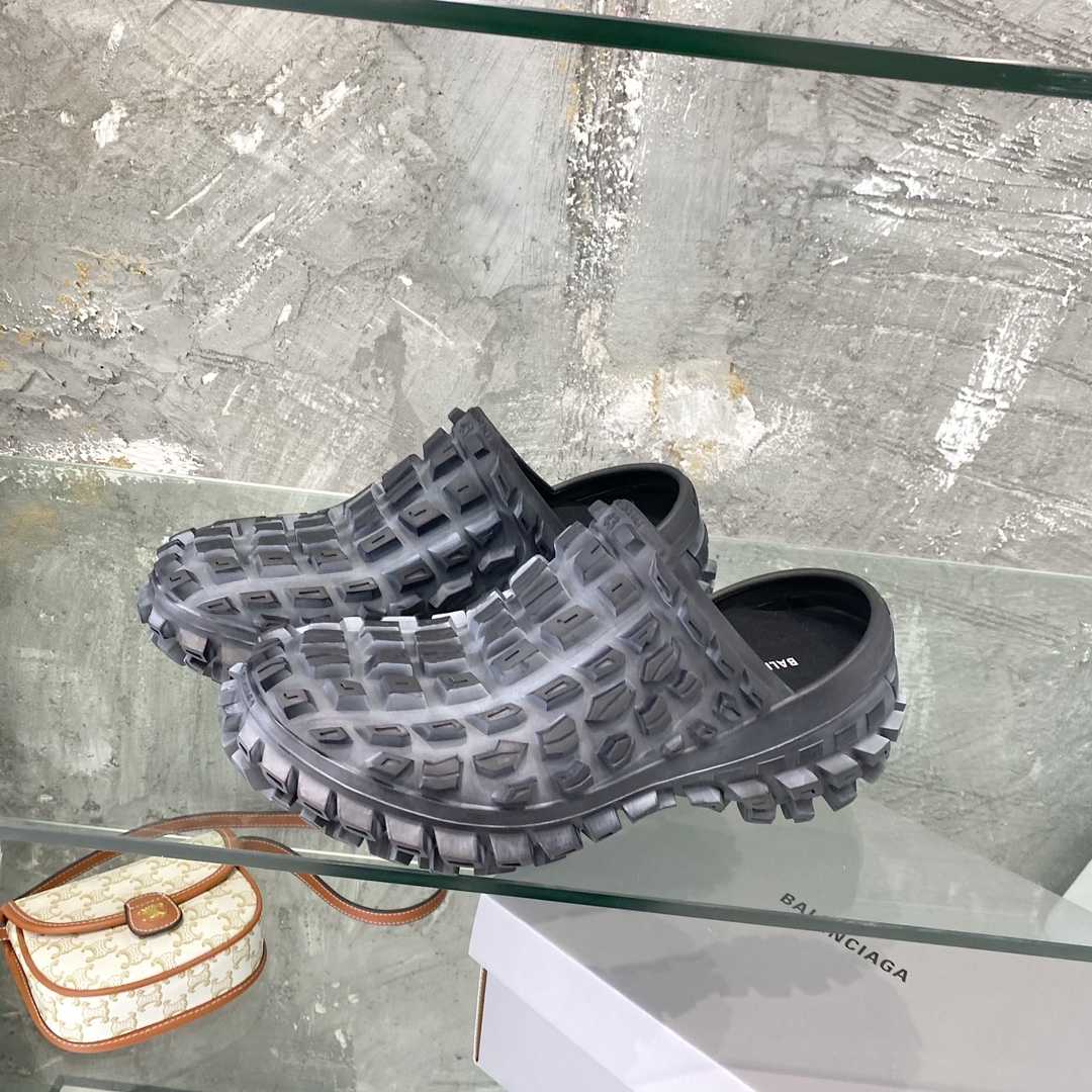 Balenciaga Defender Clog In Black Rubber - EUR FASHION