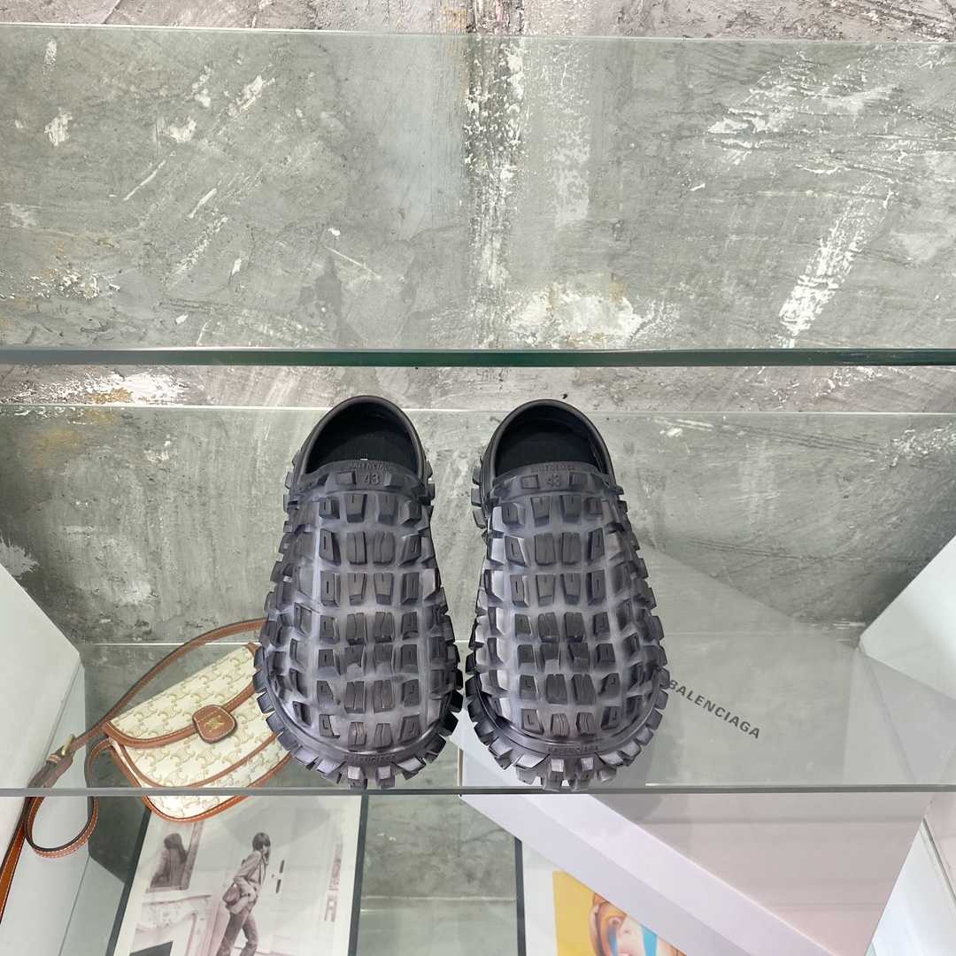 Balenciaga Defender Clog In Black Rubber - EUR FASHION