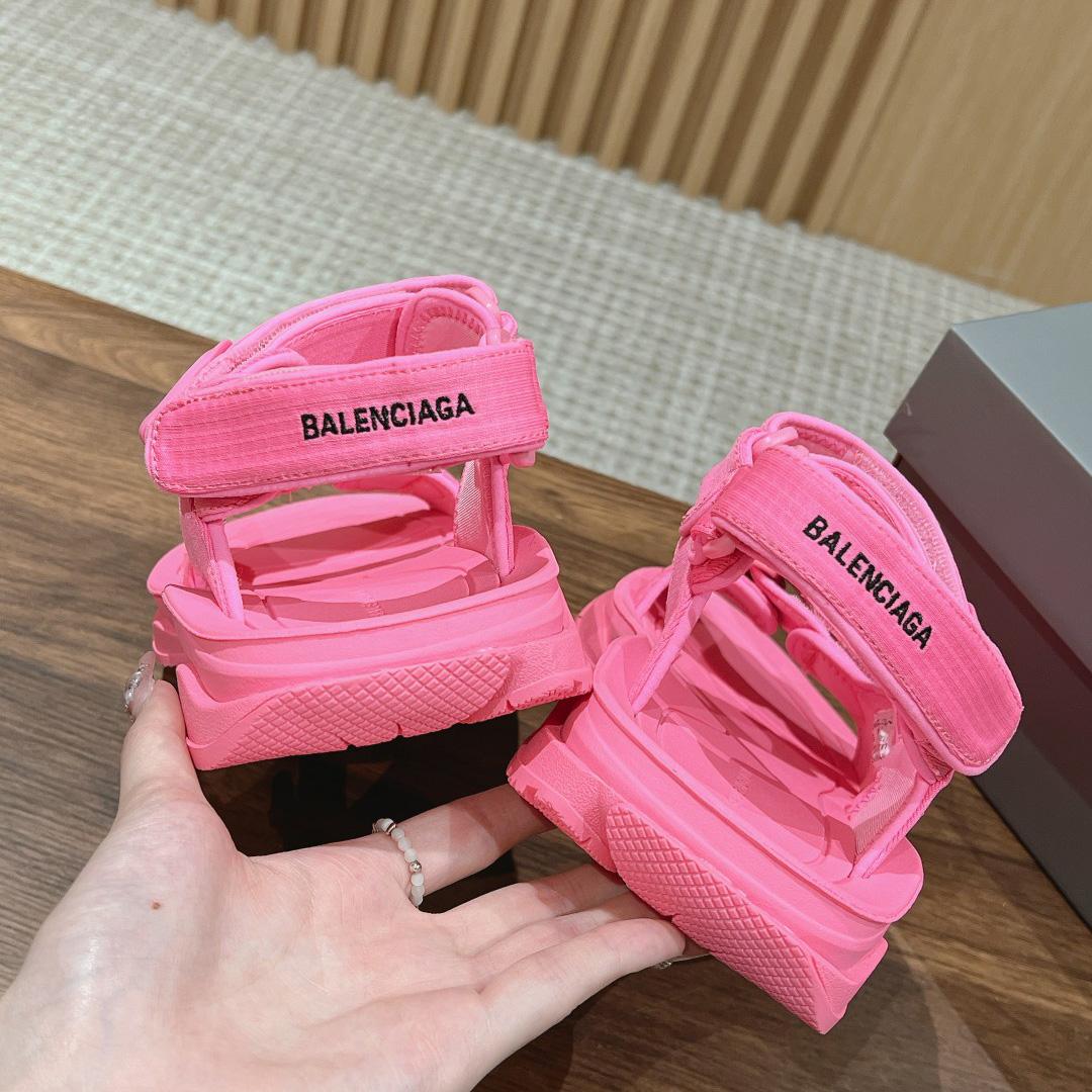 Balenciaga Women's Tourist Sandal In Pink - EUR FASHION
