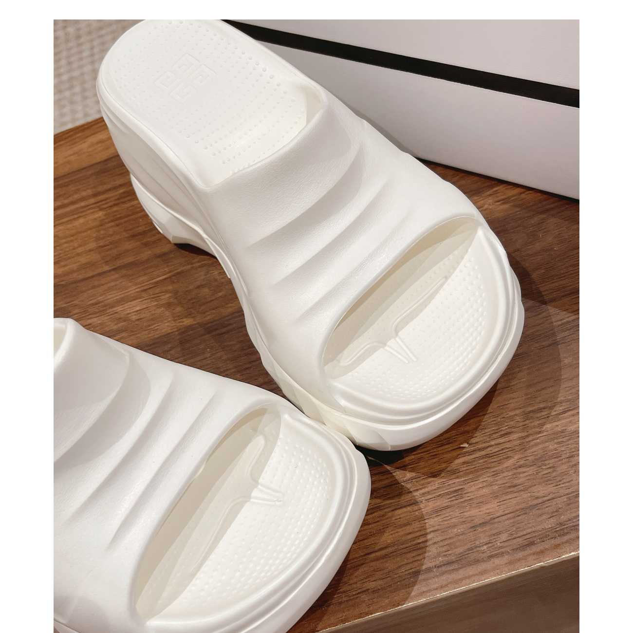 Givenchy Marshmallow Wedge sandals In Rubber - EUR FASHION