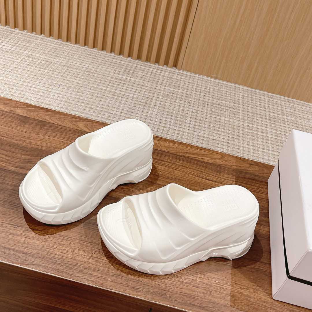 Givenchy Marshmallow Wedge sandals In Rubber - EUR FASHION