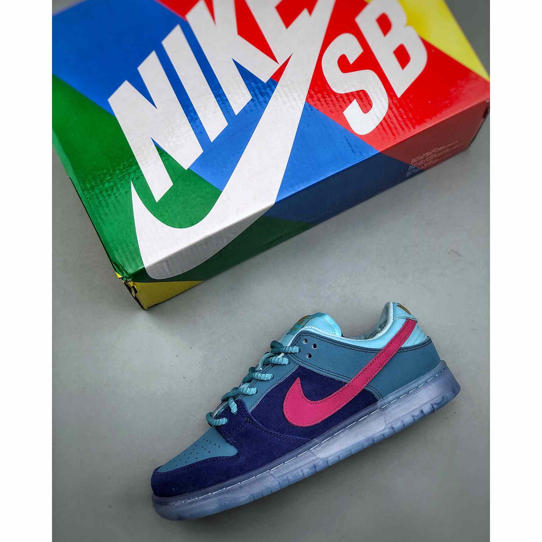 Run The Jewels x Nike SB Dunk Low Sneakers       DO9404-400 - EUR FASHION