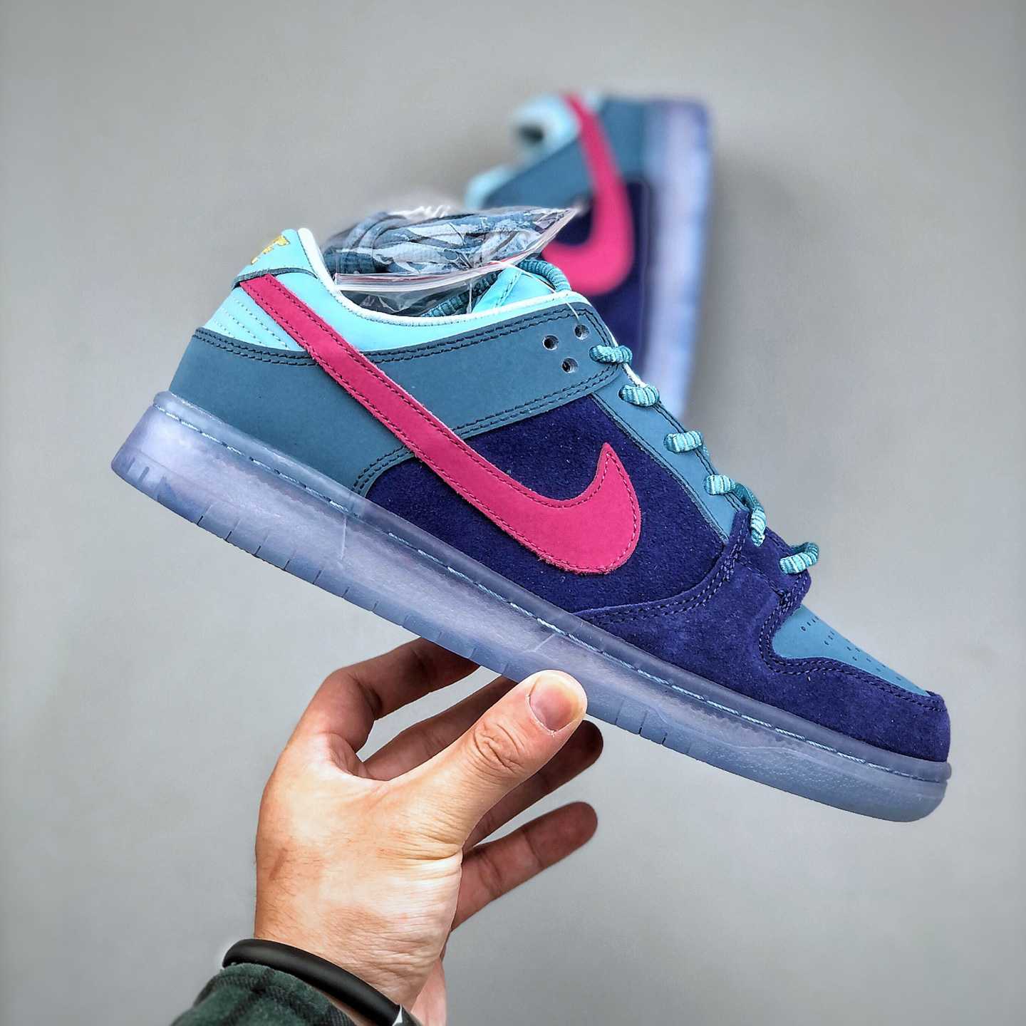 Run The Jewels x Nike SB Dunk Low Sneakers       DO9404-400 - EUR FASHION