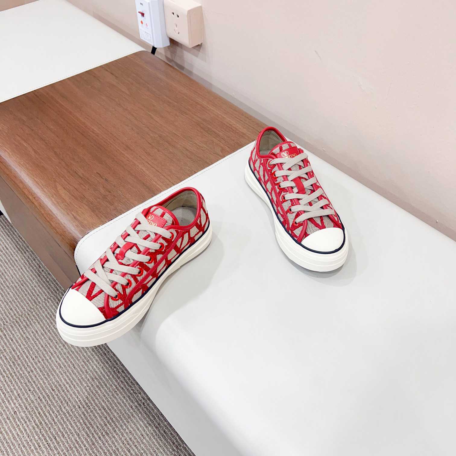 Valenti Toile Iconographe Totaloop Low-top Sneaker - EUR FASHION