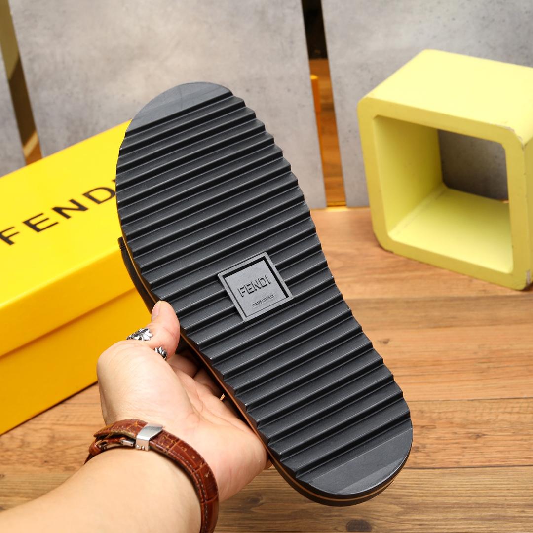 Fendi Black Slides - EUR FASHION