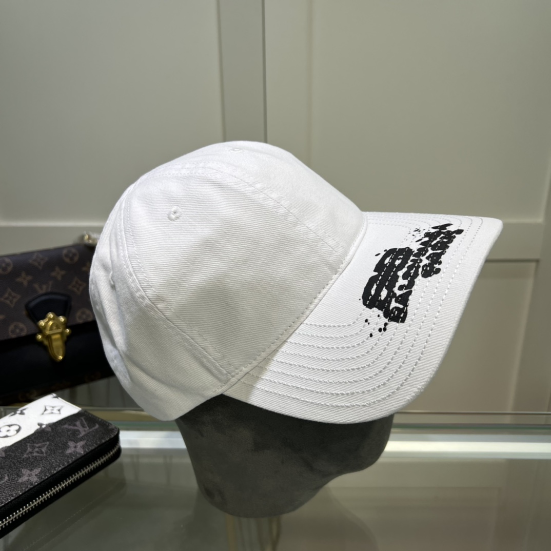 Balenciaga Hand Drawn BB Icon Cap In White - EUR FASHION