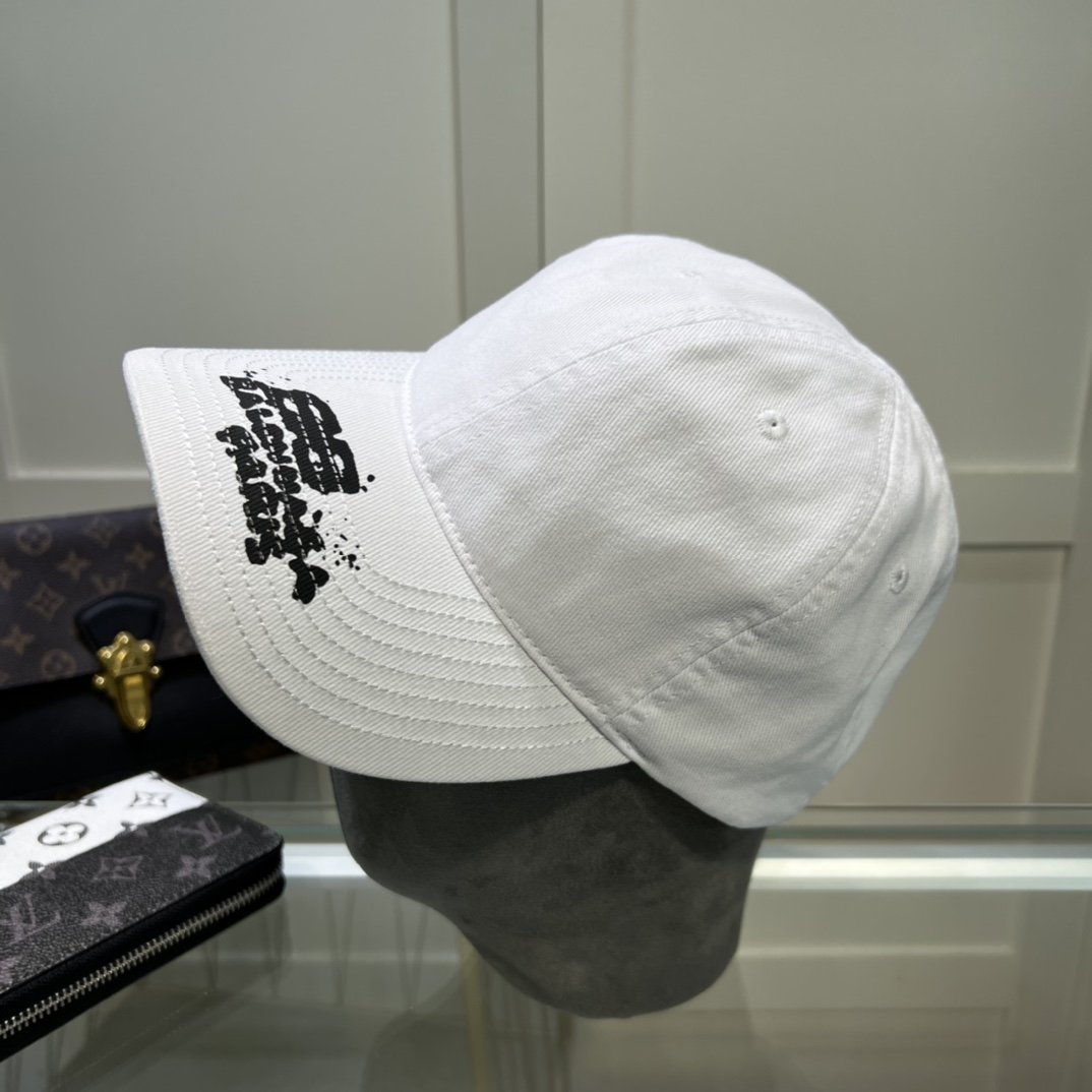 Balenciaga Hand Drawn BB Icon Cap In White - EUR FASHION