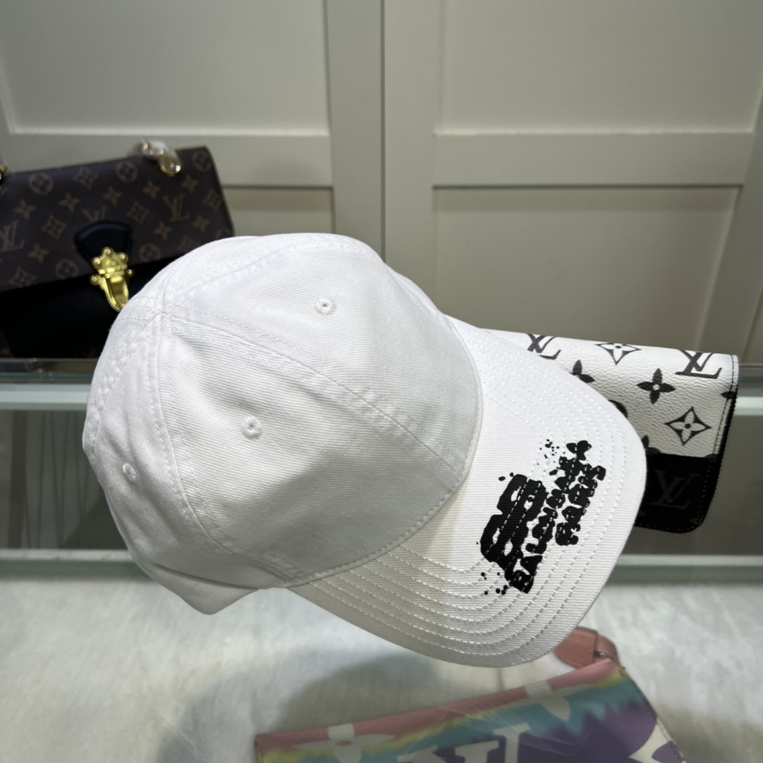 Balenciaga Hand Drawn BB Icon Cap In White - EUR FASHION