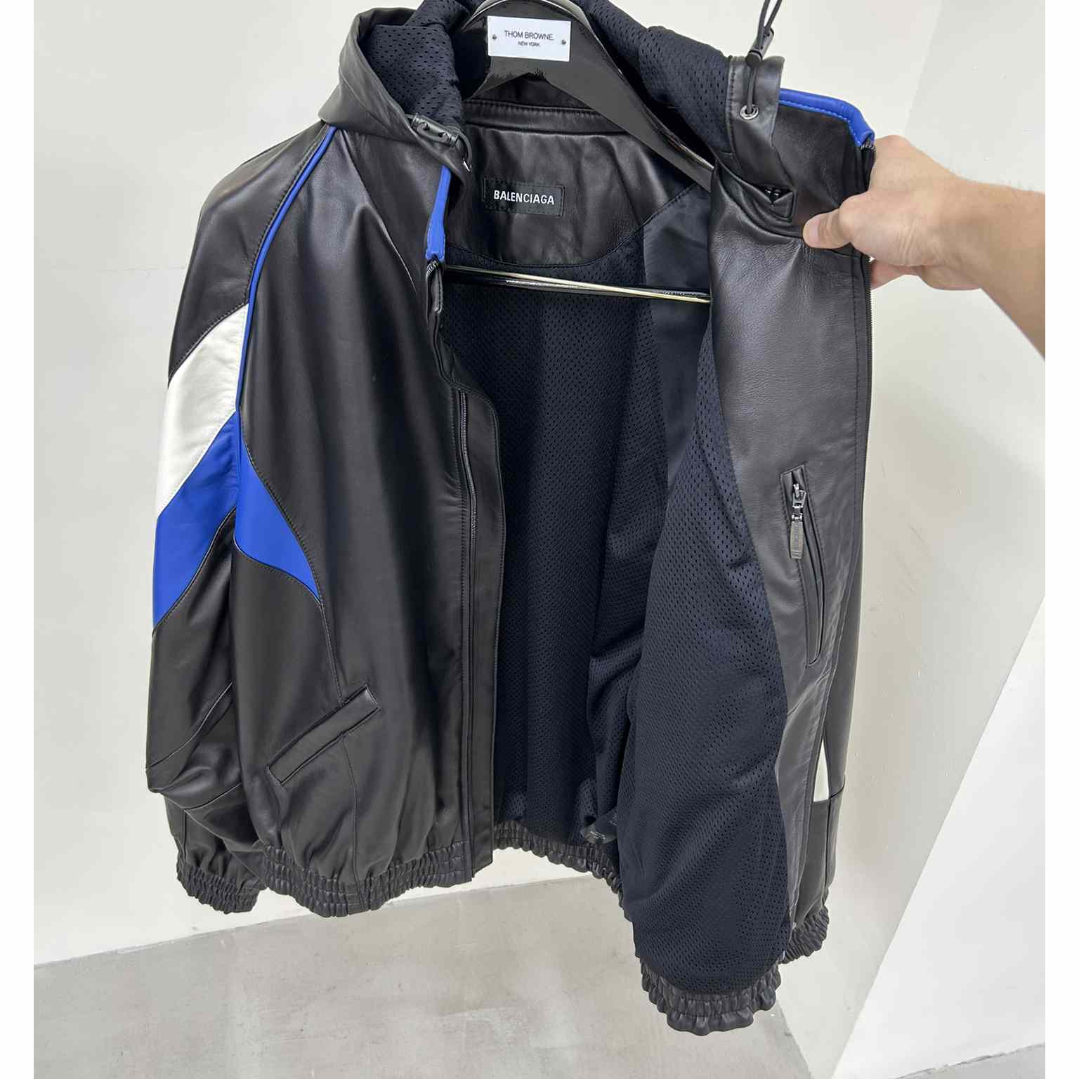 Balenciaga 3B Sports Icon Tracksuit Jacket In Black - EUR FASHION