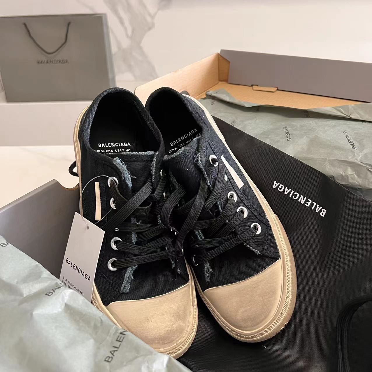 Balenciaga Paris Low Top Sneaker In Black  - EUR FASHION