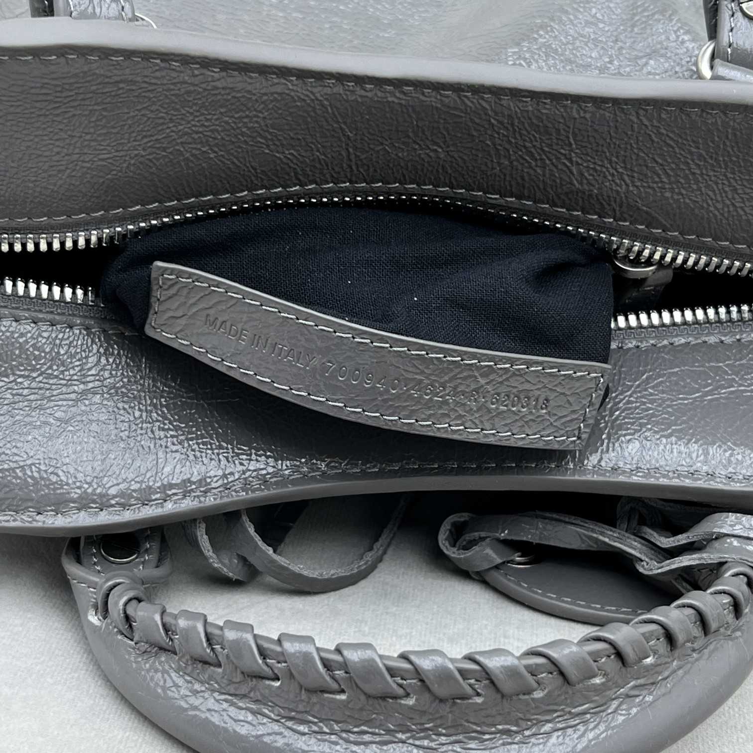 Balenciaga Neo Cagole Xs Shoulder Bag (26x13x18cm) - EUR FASHION