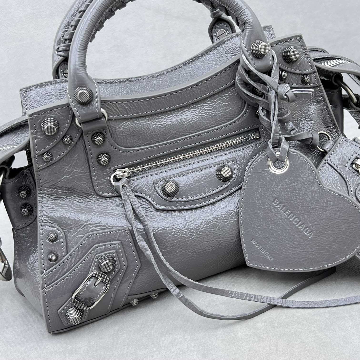 Balenciaga Neo Cagole Xs Shoulder Bag (26x13x18cm) - EUR FASHION