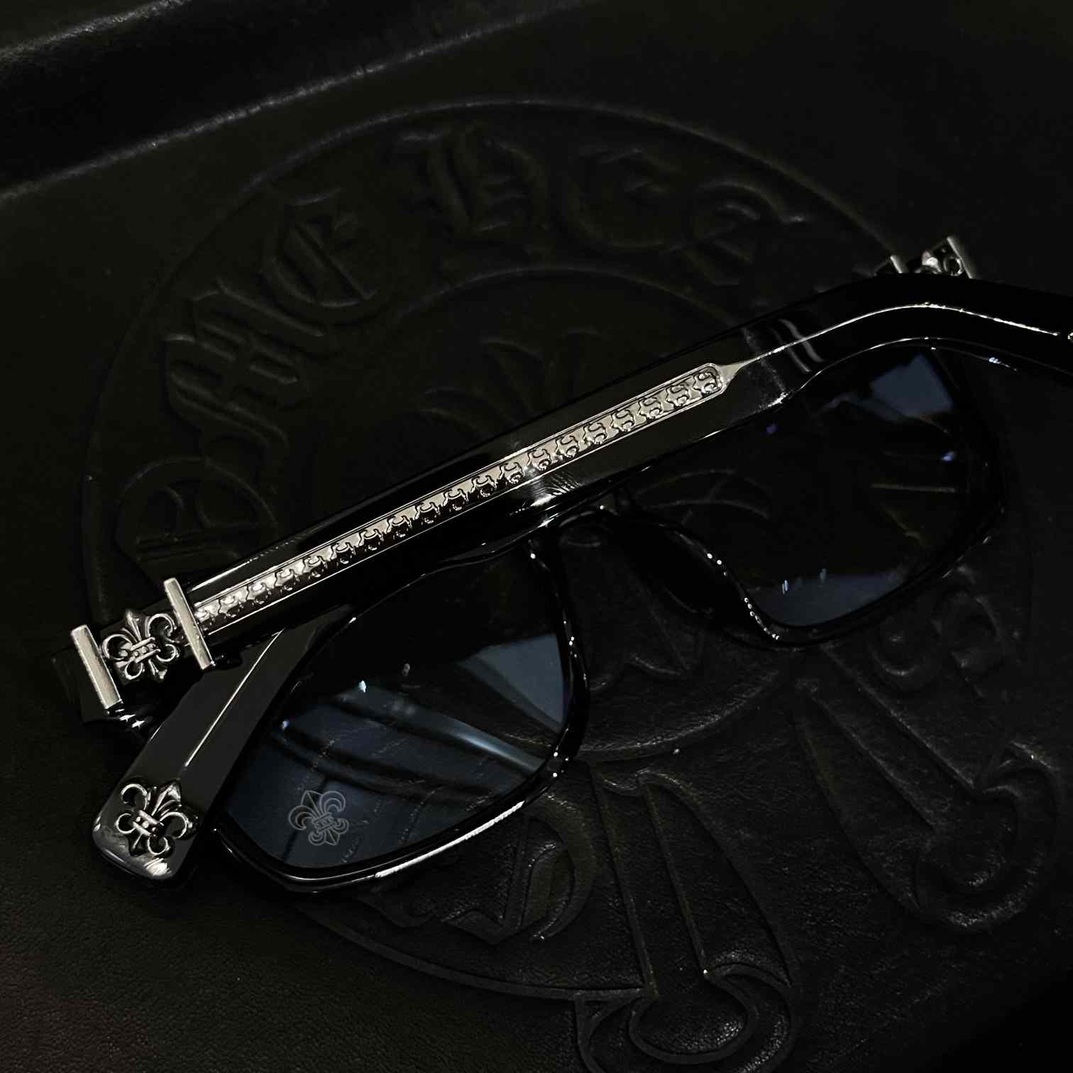 Chrome Hearts Glasses - EUR FASHION