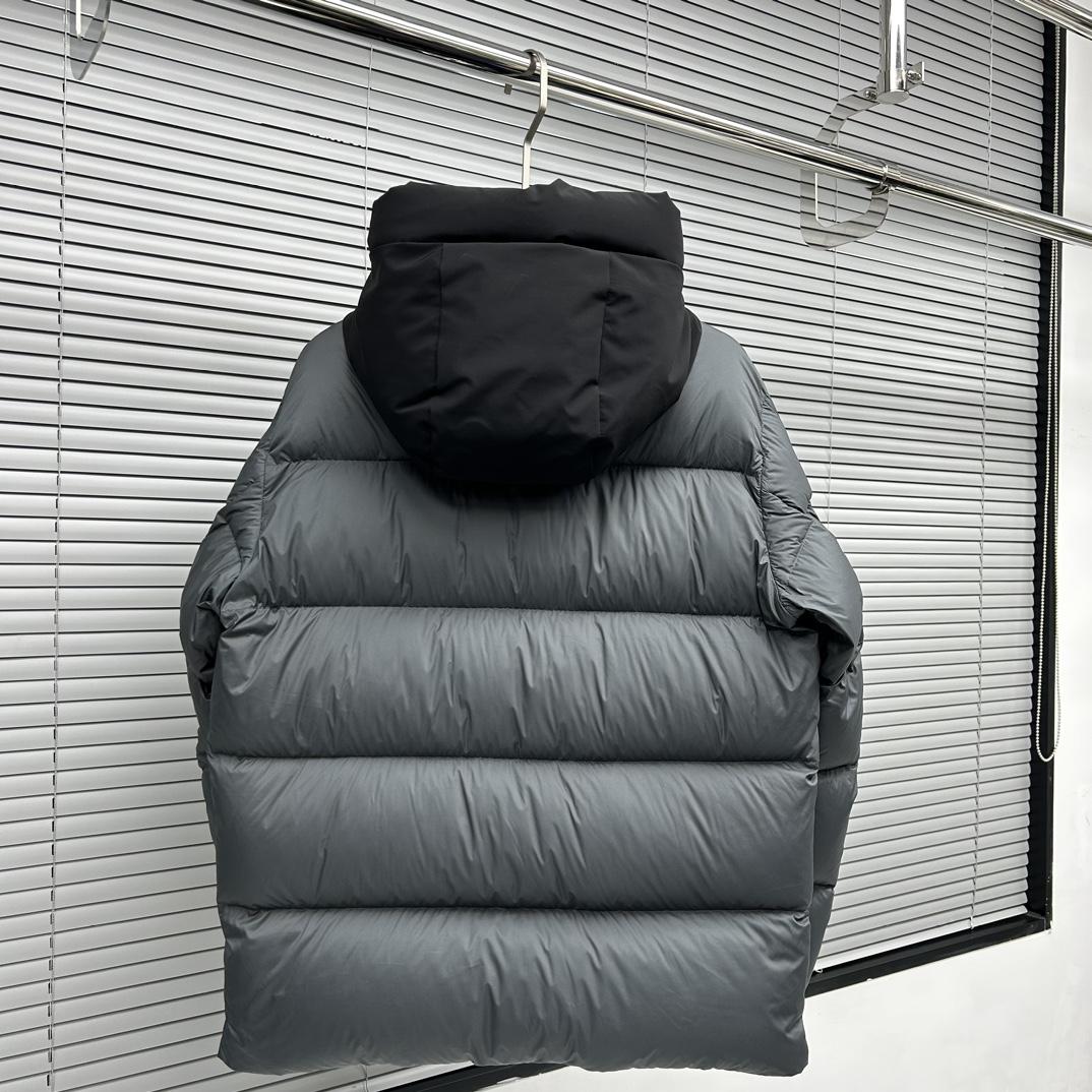 Moncler Maderia Logo-embossed Padded Jacket - EUR FASHION